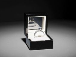 El eje de la exhibición es el anillo fabricado a partir de las cenizas de Luis Barragán. ESPECIAL / MUAC