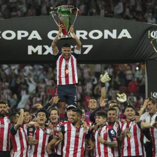 'Chicharito' felicita a Chivas por el título de Copa