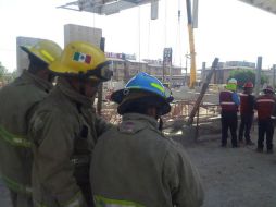 Dos trabajadores son trasladados en estado grave y dos en estado regular a la Cruz Verde, uno más fue trasladado a la clínica 53. TWITTER / @UMPCyBZ