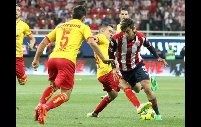 Durante el juego ante Monarcas, Rodolfo Pizarro se resintió de la lesión por la que estuvo fuera algunas jornadas. EFE / ARCHIVO