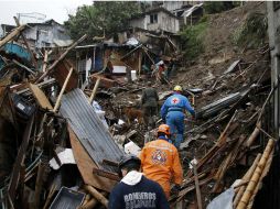 Elementos de diversos grupos de rescate continúan con las labores con el objetivo de encontrar más víctimas del desastre. EFE / STR