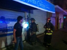 A la llegada del cuerpo de bomberos municipal, el dueño del local no permitió la entrada de los elementos, dijo la corporación. ESPECIAL / Bomberos Guadalajara