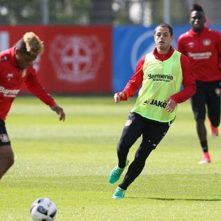 'Chicharito', listo para la actividad en la Bundesliga