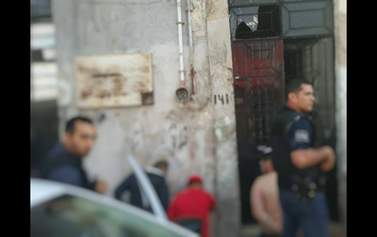 Además se realiza la detención de cuatro personas, una de ellas menor de edad, por posesión de droga y arma de fuego. FACEBOOK / Policía Guadalajara