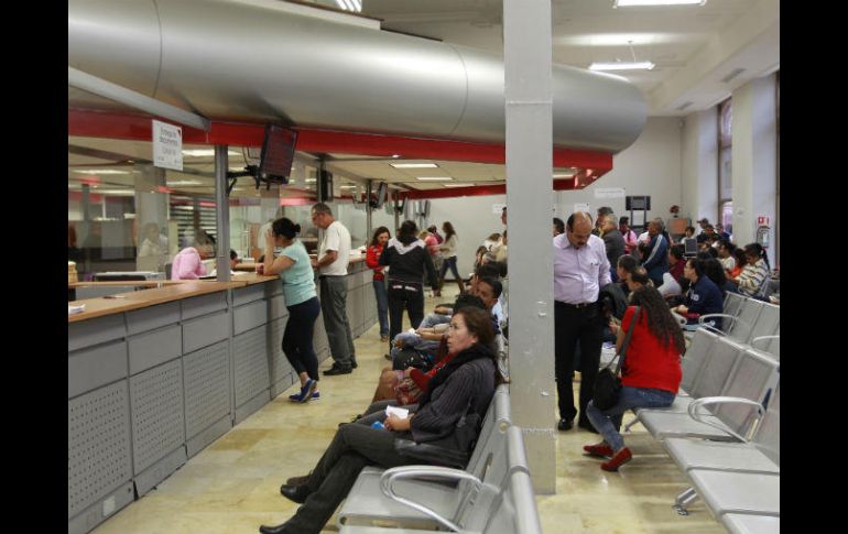 Según datos de la Secretaría de Finanzas, por refrendos se han recibido 12 millones de pesos menos comparado al año pasado. EL INFORMADOR / ARCHIVO