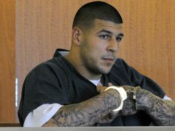 Hernández fue encontrado muerto, colgado con una sábana, una semana después de ser exonerado de otro doble asesinato en 2012. AP / ARCHIVO