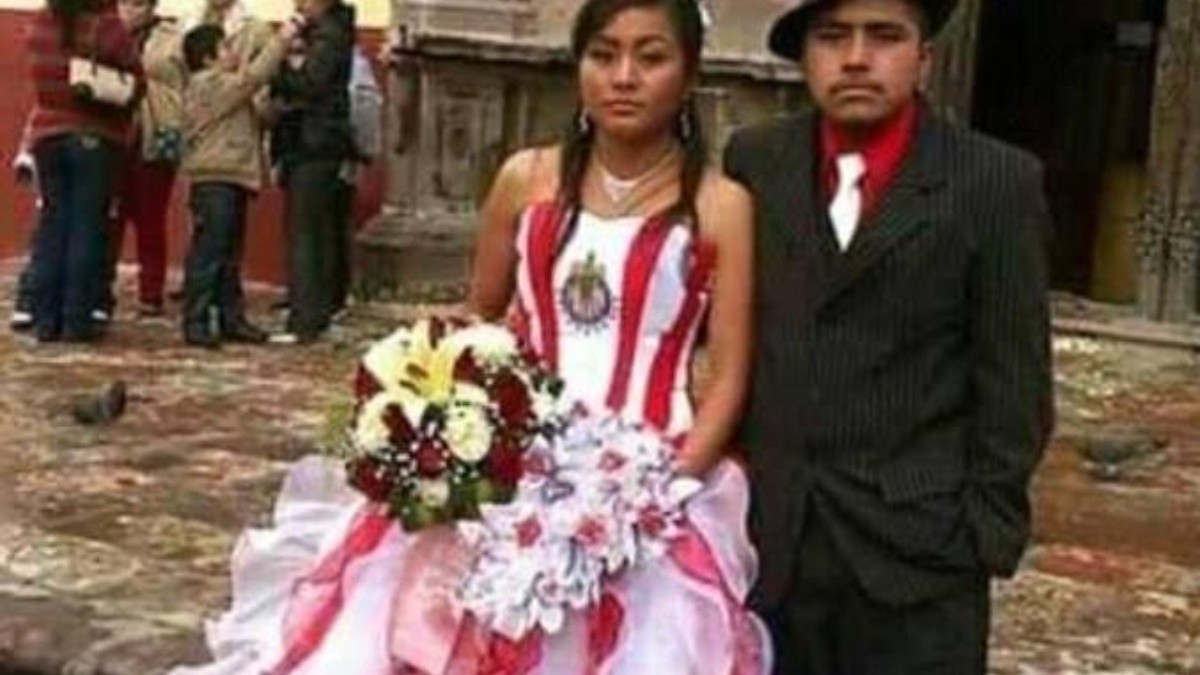 Vergara felicita a quinceañera con vestido de Chivas | El Informador