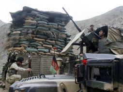 En el terreno donde se lanzó la bomba de diez toneladas se han localizado cinco túneles usados por el grupo yihadista. EFE / J. Jalali