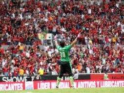 El arquero de los rojinegros, Miguel Fraga, celebra el gol que le dio el triunfo a los Zorros. EL INFORMADOR / M. Vargas
