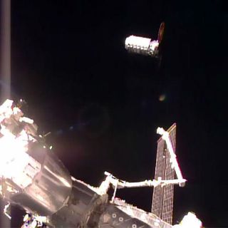 Nave de carga arriba a la Estación Espacial Internacional