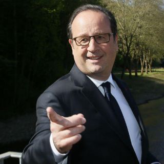 Hollande anuncia que votará por Macron