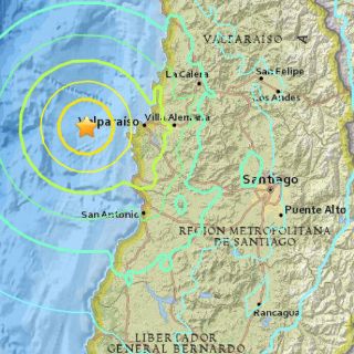 Fuerte sismo remece Santiago de Chile