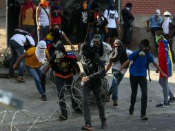 Se registraron disturbios y choques entre policías y manifestantes radicales en Caracas, Mérida, Barinas y Táchira. EFE / C. Hernández