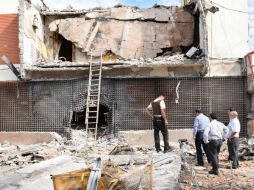 Los asaltantes volaron la fachada del lugar donde se guardaba el dinero. EFE /