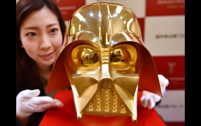 La venta de la pieza se realiza para conmemorar el 40º aniversario del estreno de la primera entrega de 'La Guerra de las Galaxias'. AFP / K. Nogi