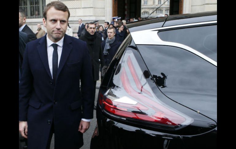 Hollande asegura que no se ha conseguido nada todavía pese a la victoria en la primera ronda de Macron. AP / ARCHIVO
