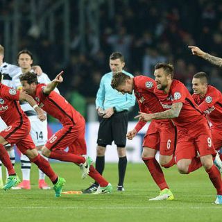 Marco Fabián y Frankfurt jugarán final de Copa alemana