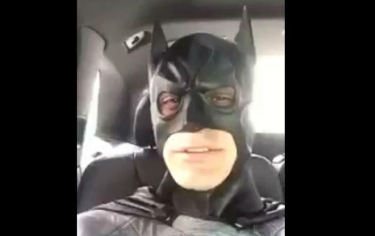 Su gesto heroico le fue muy bien recibido en Twitter, donde se presentó en un video con su vestuario de hombre murciélago. TWITTER / @RafaMarquezMX
