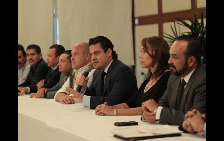 El gobernador de Jalisco, Aristóteles Sandoval, se reunió este martes con los alcaldes metropolitanos en Casa Jalisco. EL INFORMADOR / F. Atilano