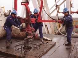 La diferencia máxima que cubre el seguro es de cinco dólares por barril. EFE / ARCHIVO