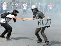 Las movilizaciones han dejado 437 lesionados y mil 289 personas aprehendidas en lo que va del mes. AFP / F. Parra