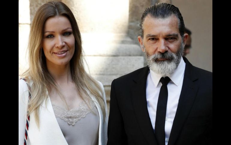 Acompañado por su novia, Nicole Kimpel, acude a recibir el premio Camino Real. EFE / C. Moya