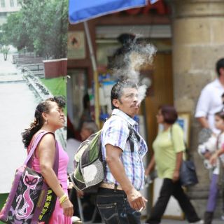 Exposición al sol y humo de tabaco producen resequedad ocular