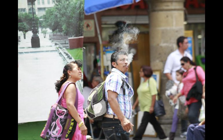 Especialistas recomiendan usar protección solar, y hacerse revisiones periódicas con el especialista por lo menos una vez al año. EL INFORMADOR / ARCHIVO