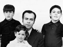 Juan, Jaime y Ricardo con su papá Ricardo López Hidalgo.  /