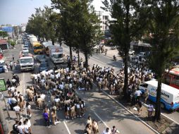 Los jóvenes están fuera de la escuela para manifestar las supuestas irregularidades educativas. EFE / E. Bercián