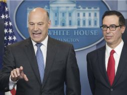 El secretario del Tesoro, Steven Mnuchin (Der.), y el principal asesor económico de la Casa Blanca, Gary Cohn, presentaron la propuesta EFE /