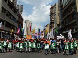 Partidarios del gobierno revolucionario marchan en Caracas. AFP / F. Parra