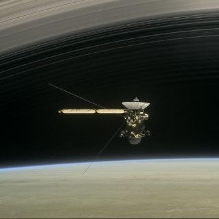 Sonda Cassini retoma contacto tras entrar en anillos de Saturno