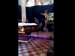 En el video parece que la figura mueve la cabeza hacia la izquierda. YOUTUBE / Santa Ana Tepetitlán