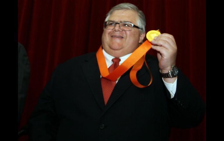 Carstens recibió la Medalla Relaciones Internacionales 2016 por parte de la Universidad Anáhuac. NTX / P. Sánchez