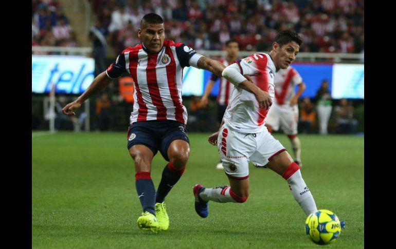 El defensa afirma que Chivas quiere volver al dinamismo que lo caracterizó al inicio del torneo. MEXSPORT / ARCHIVO