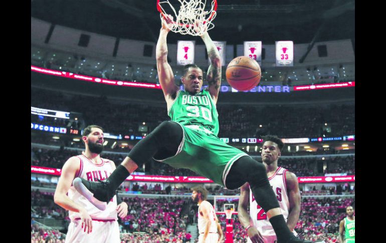 Gran reacción. Los Celtics se repusieron de una desventaja de dos derrotas. En la imagen, Gerald Green clava el balón. AP / N. Huh