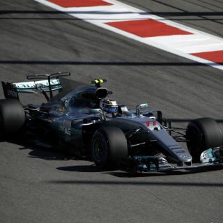Valtteri Bottas lidera la Q1 en circuito de Sochi