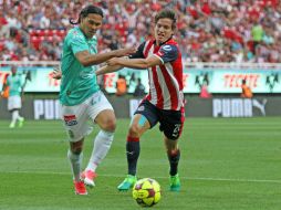 Entre abucheos y poco futbol, Carlos Peña cerró un desangelado regreso a la cancha de Chivas. MEXSPORT / E. Quintana