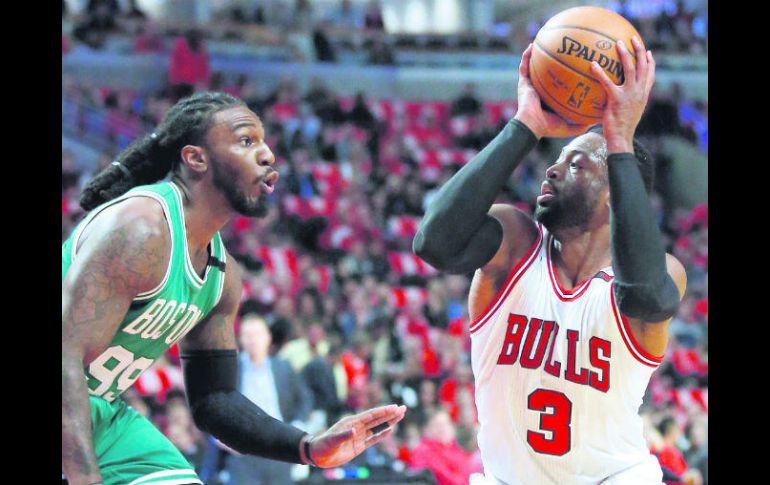 Quedan fuera. Dwyane Wade (#3) y los Bulls fueron eliminados por los Celtics el viernes pasado. AP / N. Huh