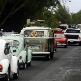 Puerto Rico bate récord mundial de desfile de automóviles antiguos en movimiento