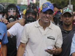 El ex candidato presidencial Henrique Capriles, anunció que Maduro consolida un golpe de Estado y profundiza una grave crisis. AP / F. Llano