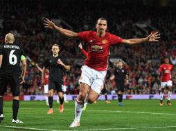 En 46 partidos con el club inglés, Ibrahimovic marcó 28 goles. TWITTER / @ManUtd