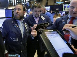 El Nasdaq subió un 0.06 por ciento y terminó en seis mil 095.37 puntos. AP / R. Drew