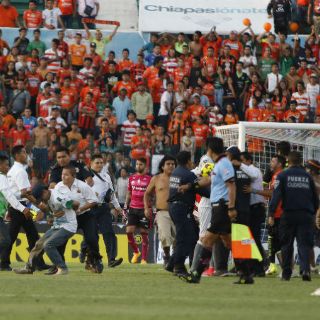 Confirman 26 detenidos por invadir estadio Víctor Manuel Reyna