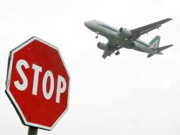 Alitalia padece la competencia de las compañías de bajo costo y acumula pérdidas desde hace años. AP /  A. Cala