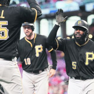 Piratas apalea a los Rojos