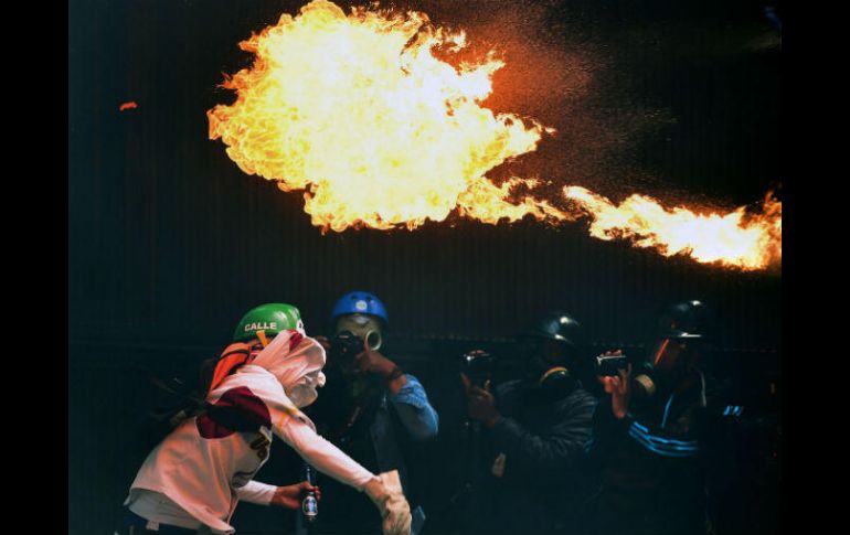 Venezuela tiene más de un mes con manifestaciones callejeras a favor y en contra del Gobierno de Nicolás Maduro. AFP / R. Schemidt