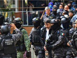 Dámaso López, fuertemente custodiado por elementos de la Agencia de Investigación Criminal y militares. AFP /