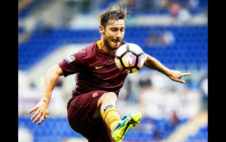 El histórico capitán de la Roma no ha anunciado oficialmente que cuelga los botines. EFE / A. Carconi
